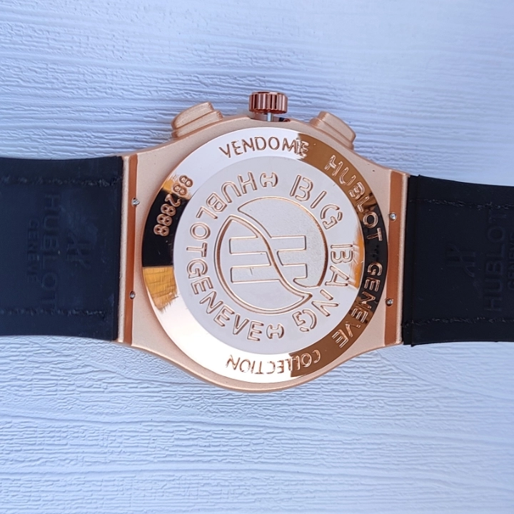 خرید ساعت مردانه چرمی هابلوت طرح سه موتور