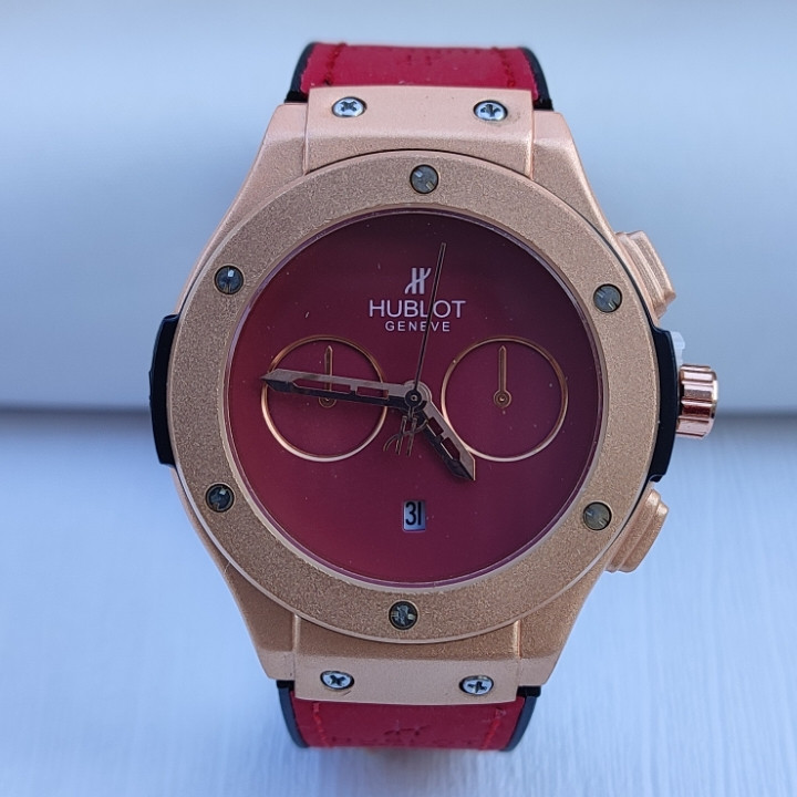 خرید ساعت چرمی دخترانه هابلوت طرح سه موتور