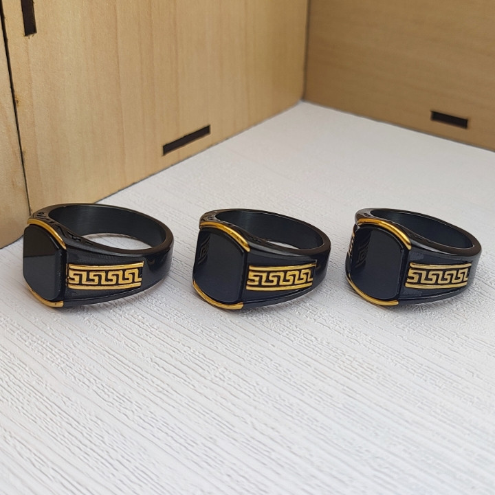 خرید انگشتر نگینی مردانه ورساچه رنگ ثابت