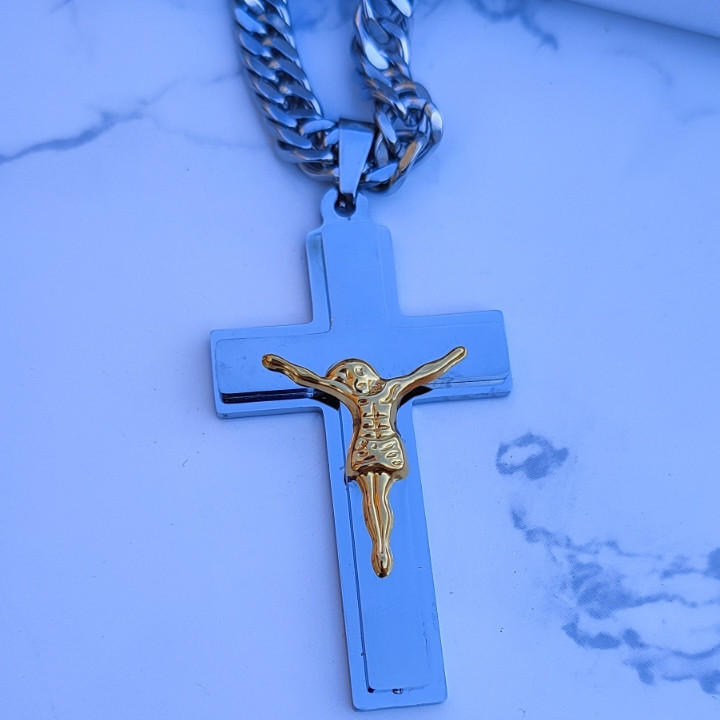 خرید گردنبند صلیب پسرانه بزرگ رنگ ثابت نقره ای