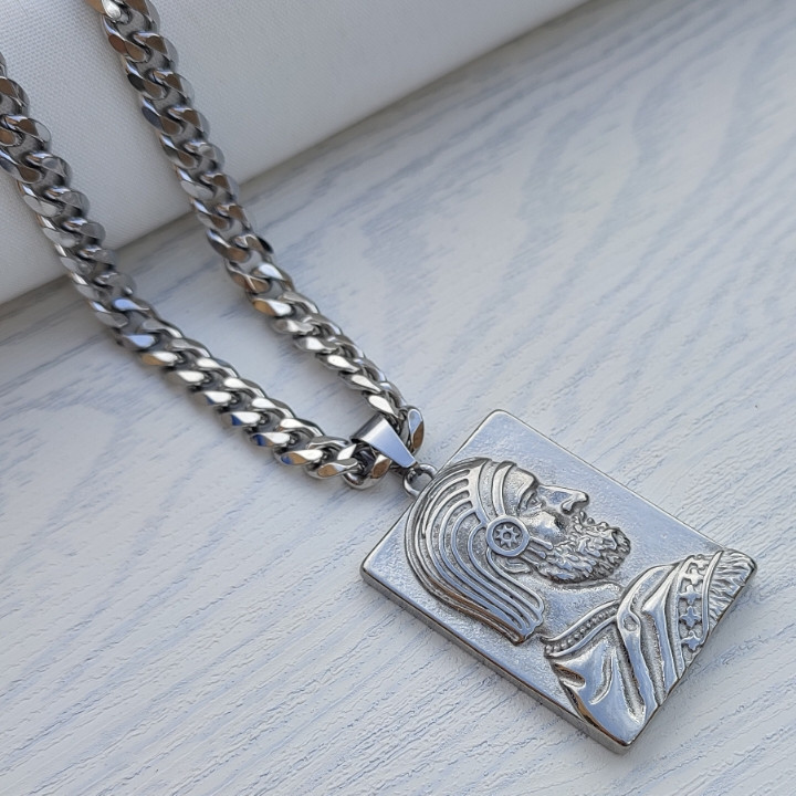 خرید پلاک کوروش بزرگ نقره ای رنگ ثابت