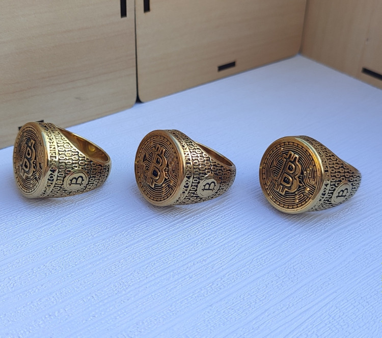 خرید انگشتر بیتکوین مردانه طلایی رنگ ثابت