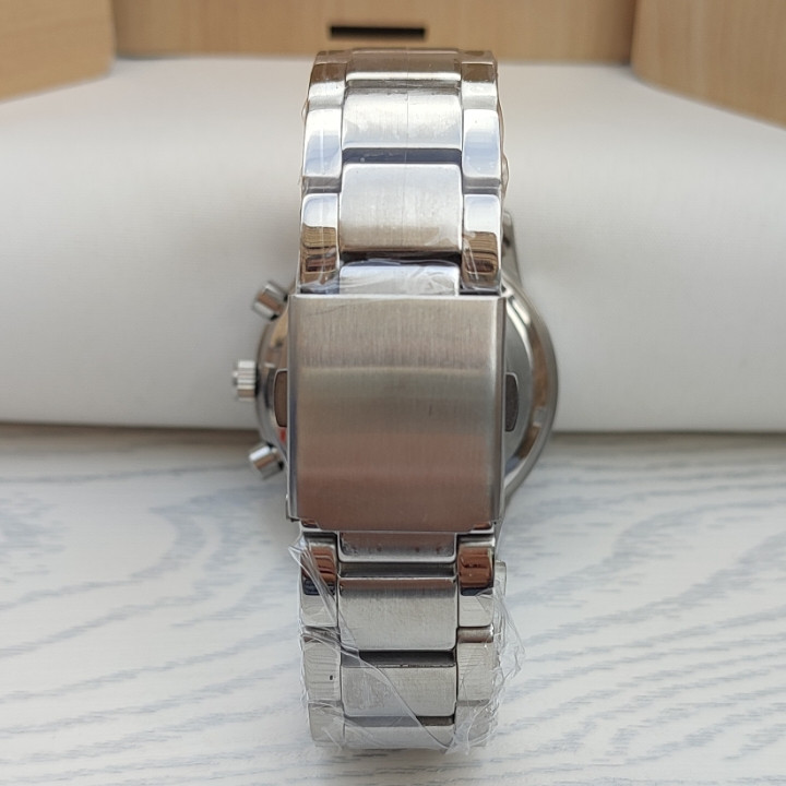 خرید ساعت نقره ای مردانه کاسیو ادیفایس سه موتور