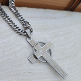 خرید گردنبند صلیب نقره ای مردانه استیل رنگ ثابت