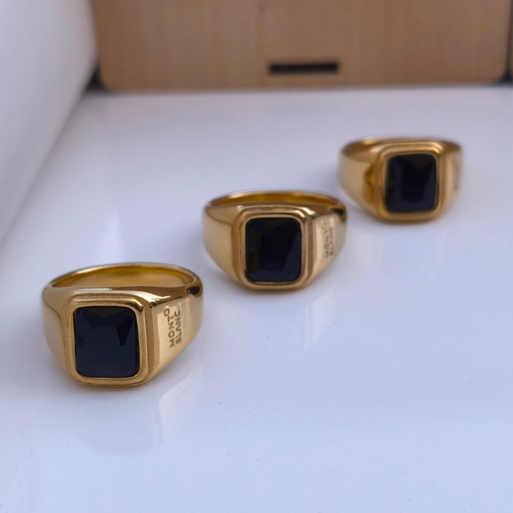 خرید انگشتر نگینی مردانه طلایی استیل رنگ ثابت