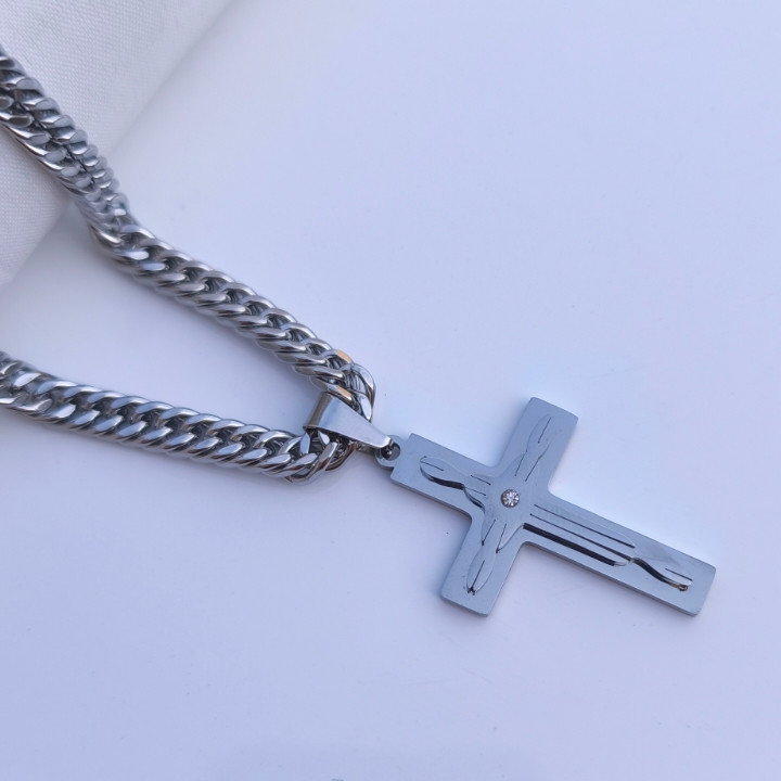 خرید گردنبند صلیب مردانه نقره ای رنگ ثابت استیل