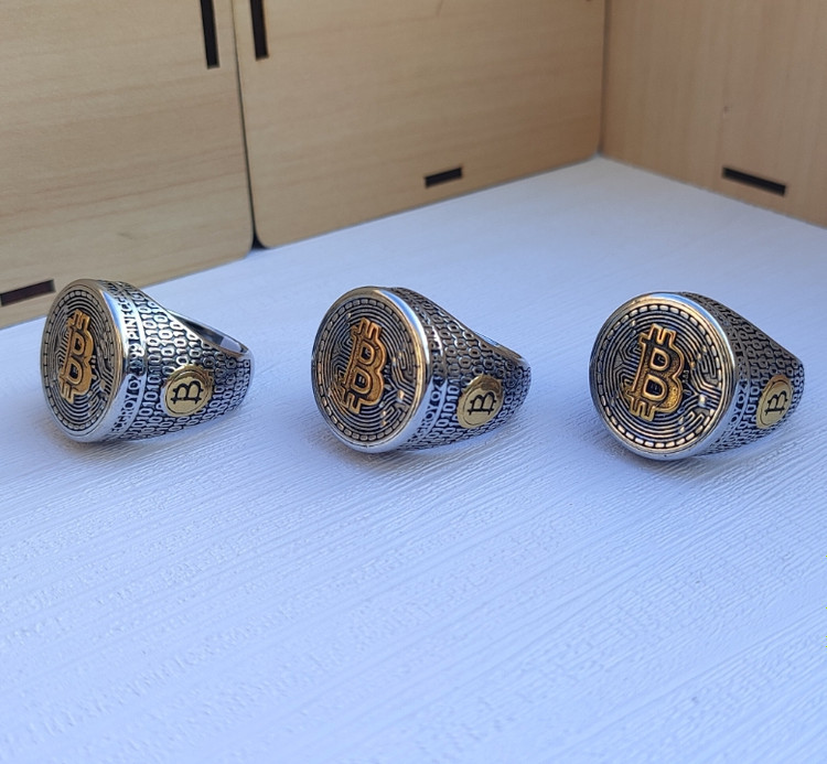 خرید انگشتر مردانه بیت کوین نقره ای طلایی استیل رنگ ثابت