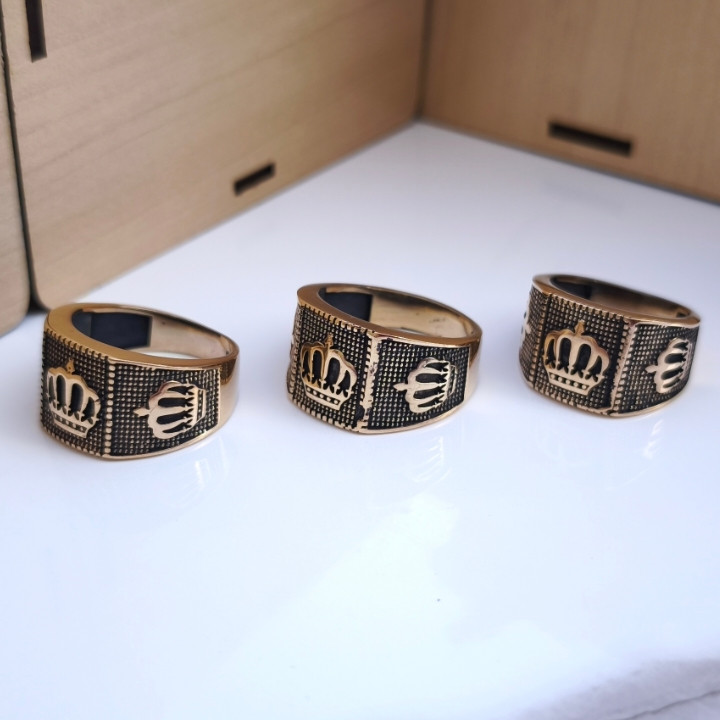 خرید انگشتر تاج مردانه طلایی رنگ ثابت