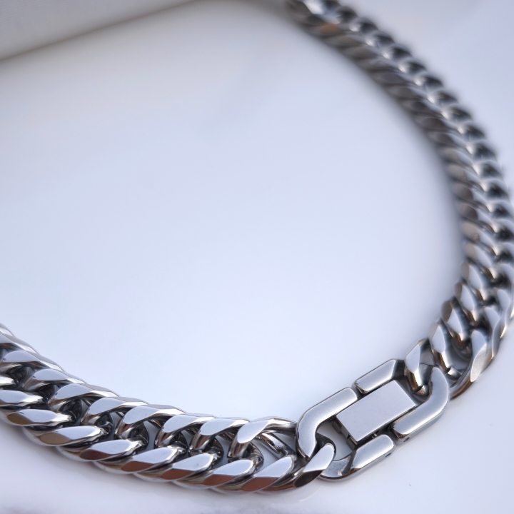 خرید زنجیر مردانه شیک و رنگ ثابت