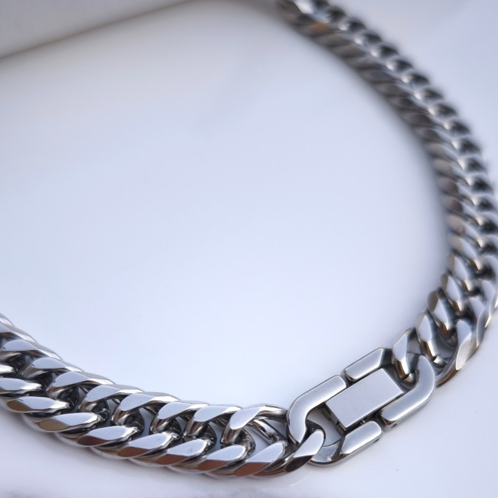 خرید زنجیر مردانه شیک و رنگ ثابت