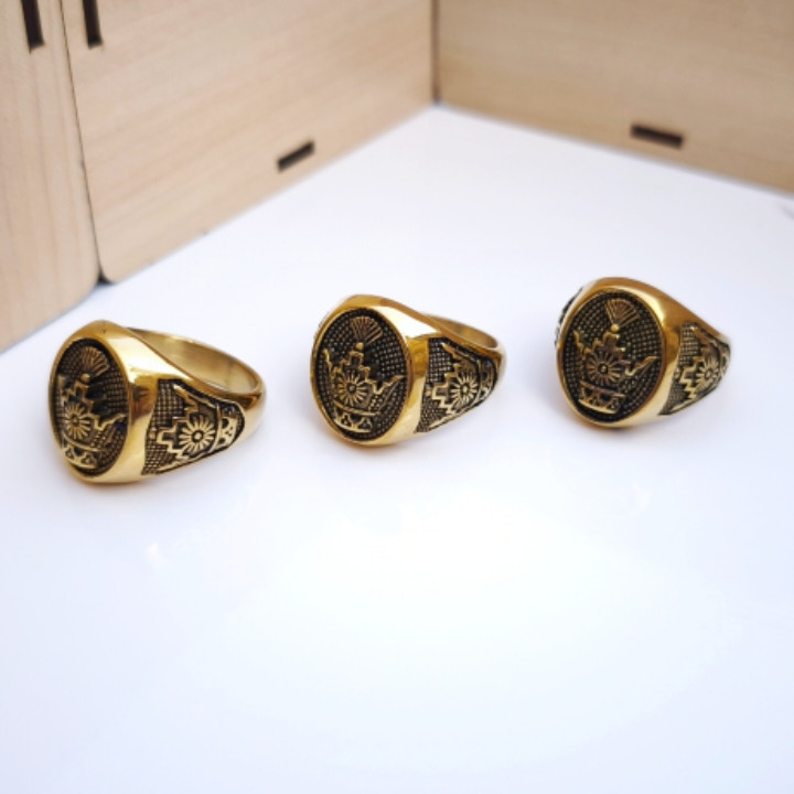 خرید انگشتر مردانه طلایی تاج رنگ ثابت