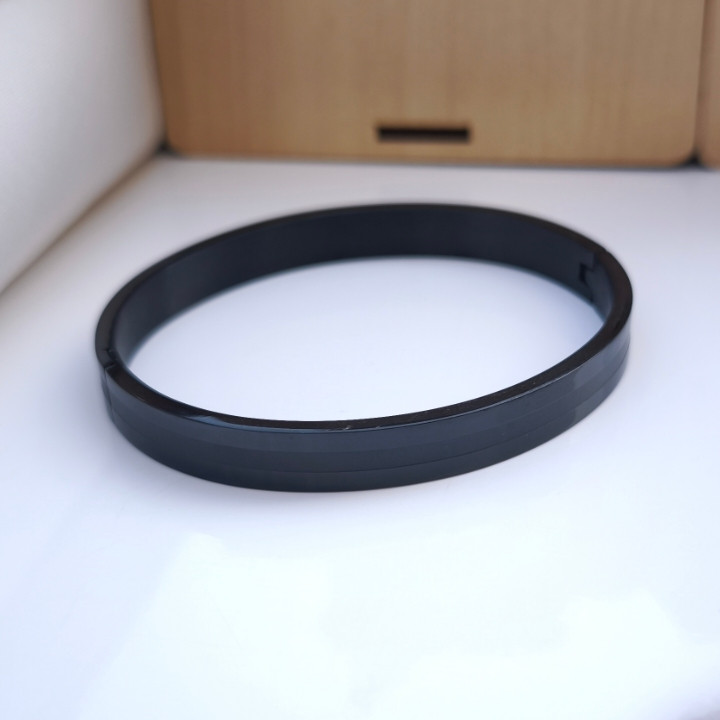 خرید دستبند پسرانه شیک رنگ ثابت مشکی