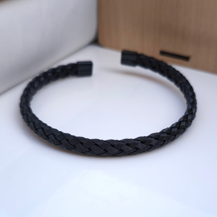 خرید دستبند مشکی مردانه رنگ ثابت شیک