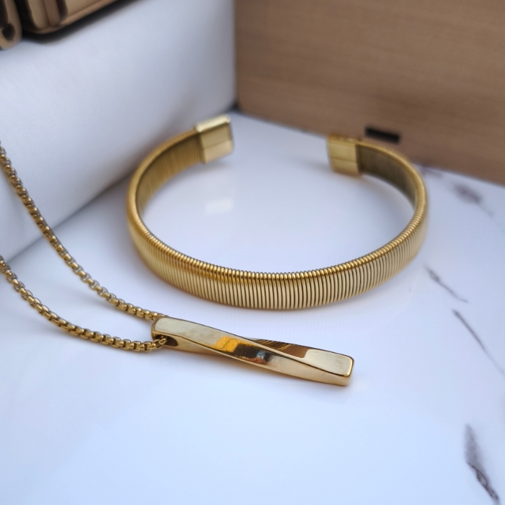 خرید ست گردنبند و دستبند پسرانه طلایی شیگ رنگ ثابت مناسب کادو