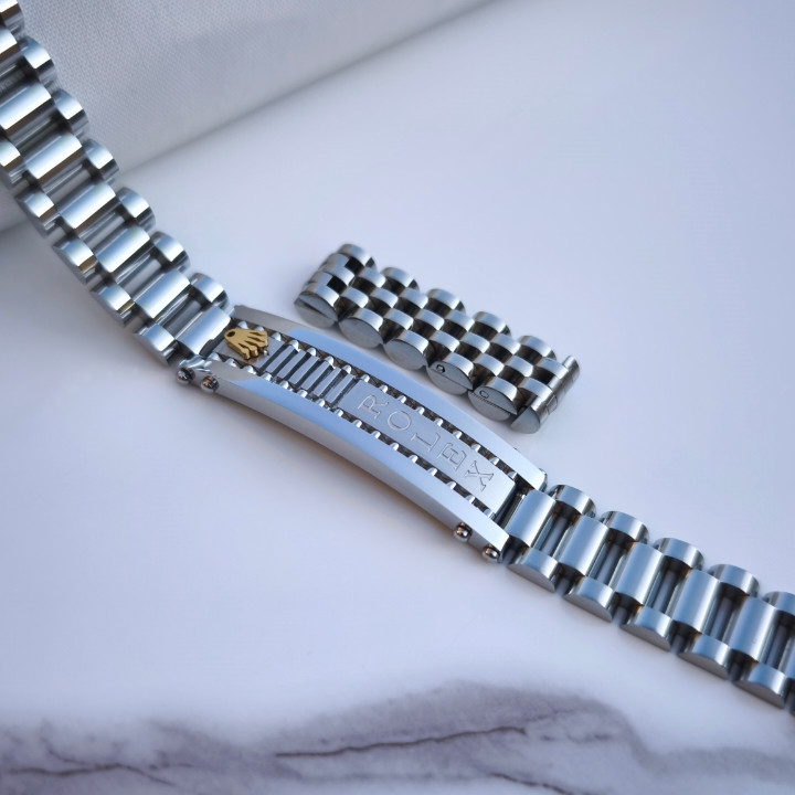 خرید دستبند مردانه شیک رنگ ثابت نقره ای مناسب کادو