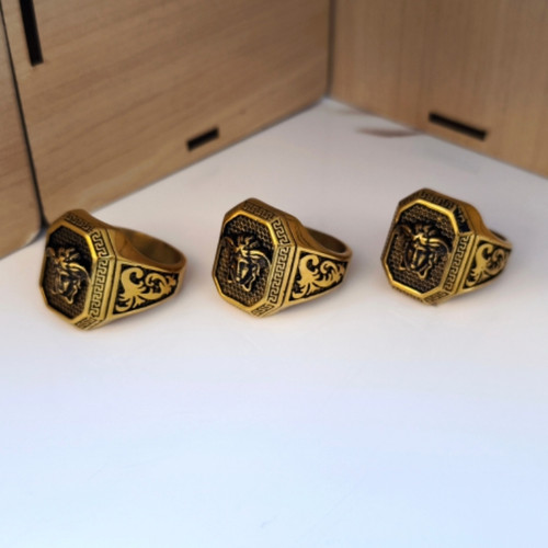 خرید انگشتر مردانه طلایی استیل ورساچه شیک رنگ ثابت