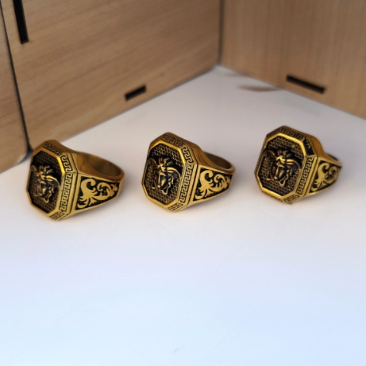 خرید انگشتر مردانه طلایی استیل ورساچه شیک رنگ ثابت