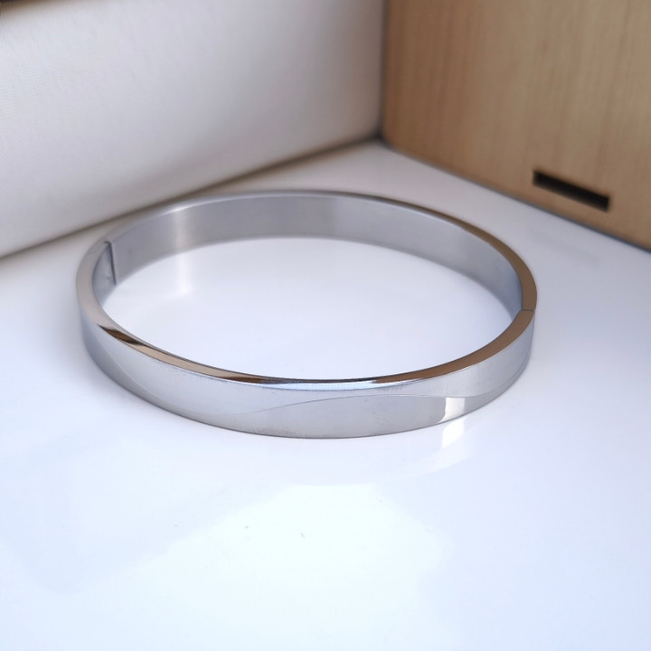 خرید دستبند حلقه ای مردانه کارتیه استیل رنگ ثابت نقره ای