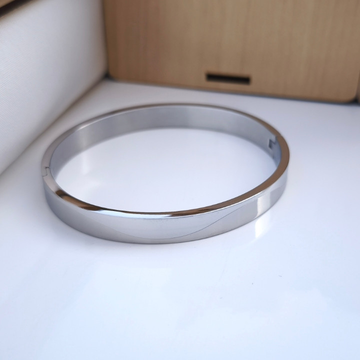 خرید دستبند پسرانه کارتیه استیل رنگ ثابت شیک ارزان