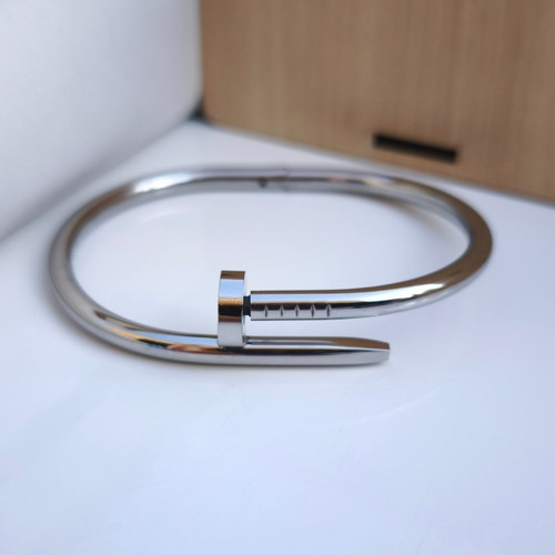 خرید دستبند میخی پسرانه نقره ای استیل رنگ ثابت شیک ارزان مناسب کادو