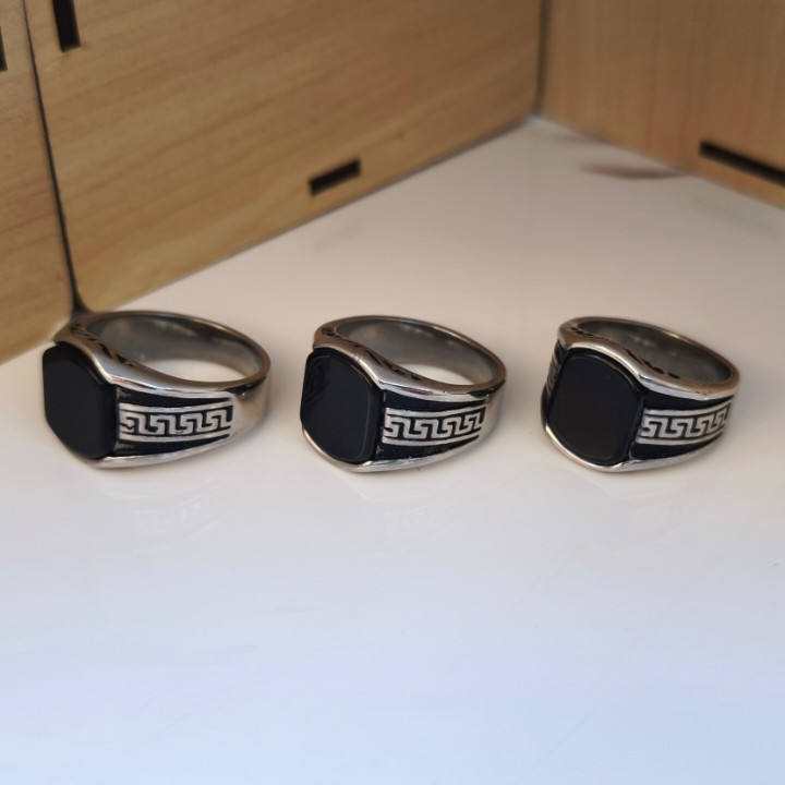 خرید انگشتر مردانه نگینی ورساچه استیل رنگ ثابت شیک ارزان