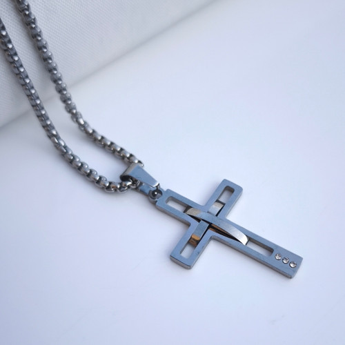 خرید گردنبند صلیب نقره ای استیل رنگ ثابت شیک قیمت مناسب