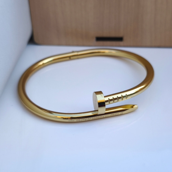 خرید دستبند طرح میخ پسرانه طلایی استیل رنگ ثابت شیک قیمت مناسب